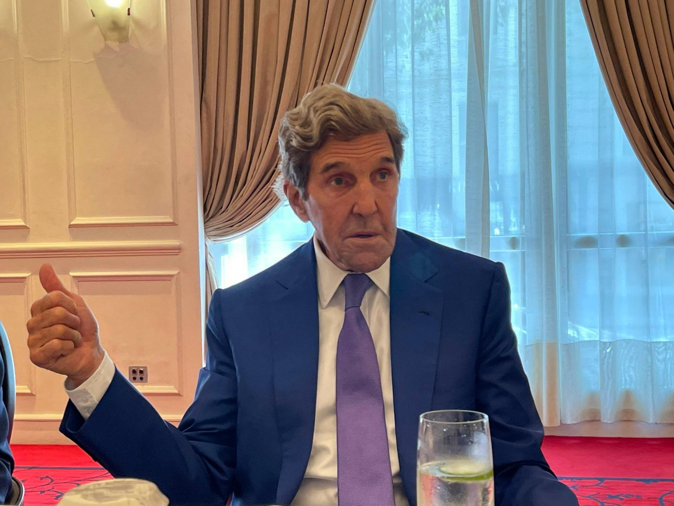 Đặc phái viên của Tổng thống Mỹ về biến đổi khí hậu John Kerry trong cuộc gặp báo chí sáng 5/9 ở Hà Nội Ảnh: DT Đặc phái viên của Tổng thống Mỹ về biến đổi khí hậu John Kerry trong cuộc gặp báo chí sáng 5/9 ở Hà Nội Ảnh: DT