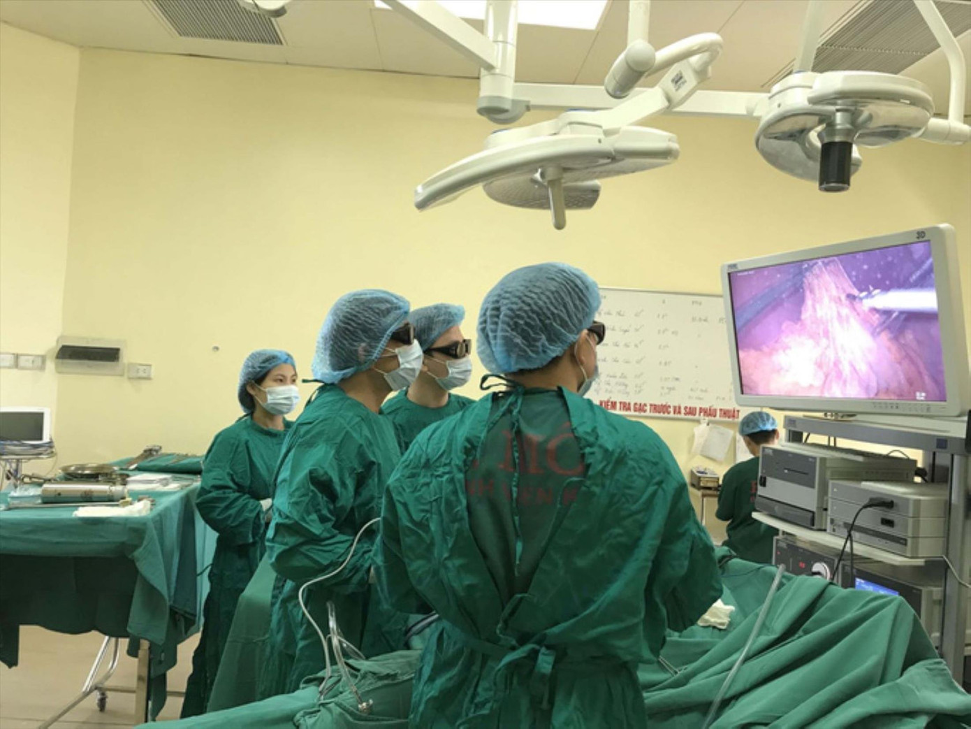 Phẫu thuật cho bệnh nhân ung thư dạ dày tại Bệnh viện K - Ảnh: Hà Trần