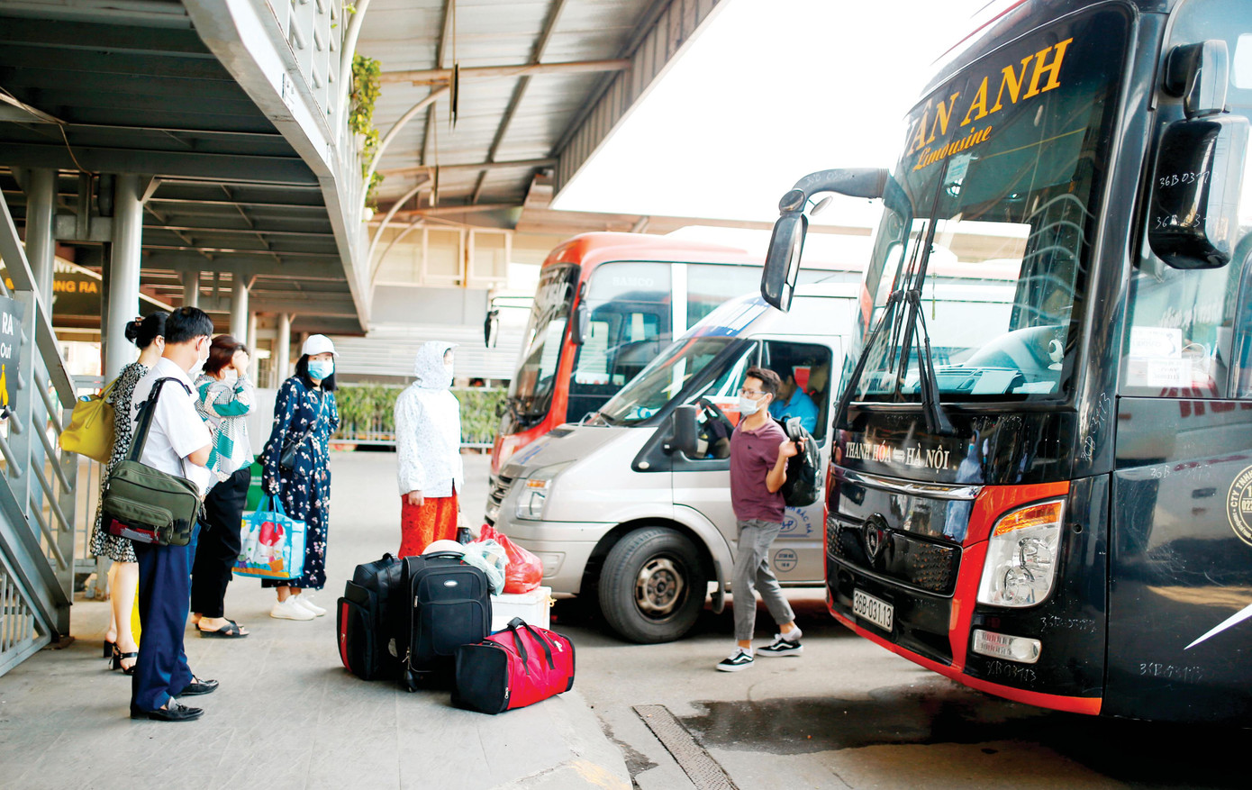 Với việc bố trí các lượt xe tăng cường để giải tỏa hành khách, lãnh đạo bến xe Nước Ngầm cho biết, bến xe đã đề nghị Sở GTVT Hà Nội cấp 50 phù hiệu tăng cường (tương đương 50 lượt xe) dịp nghỉ lễ 2/9