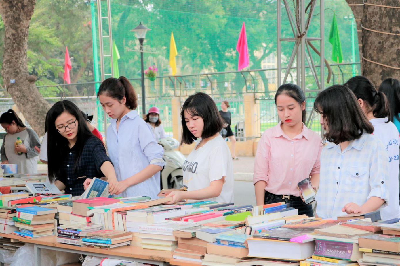 Người đọc chờ đợi những tác phẩm giá trị được các giải thưởng văn học tôn vinh Người đọc chờ đợi những tác phẩm giá trị được các giải thưởng văn học tôn vinh