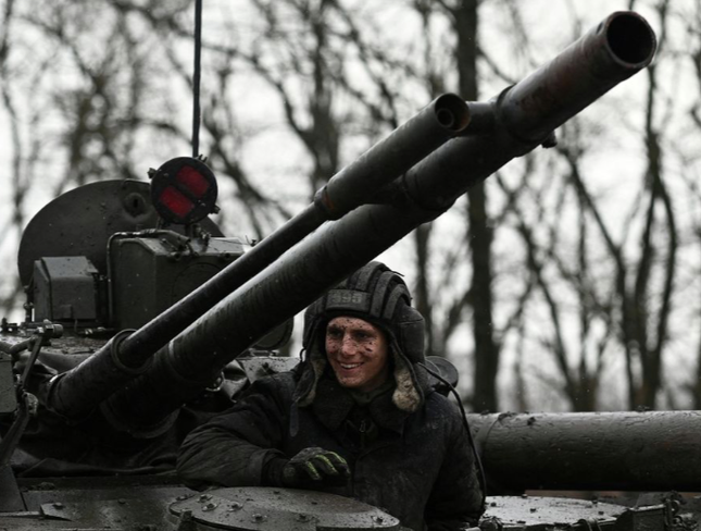 Một lính Nga trong cuộc tập trận ở vùng Rostov của Nga hôm 3/2Ảnh: Reuters Một lính Nga trong cuộc tập trận ở vùng Rostov của Nga hôm 3/2Ảnh: Reuters