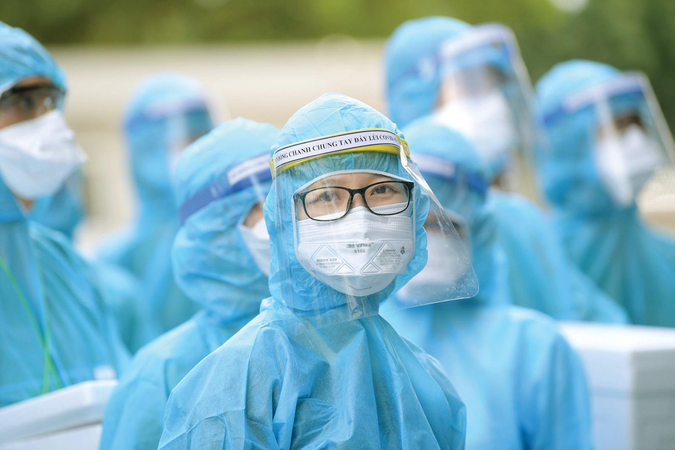 Trong số các bác sĩ này, rất nhiều người đã đi chống dịch vài ba tháng chưa được về nhà Trong số các bác sĩ này, rất nhiều người đã đi chống dịch vài ba tháng chưa được về nhà