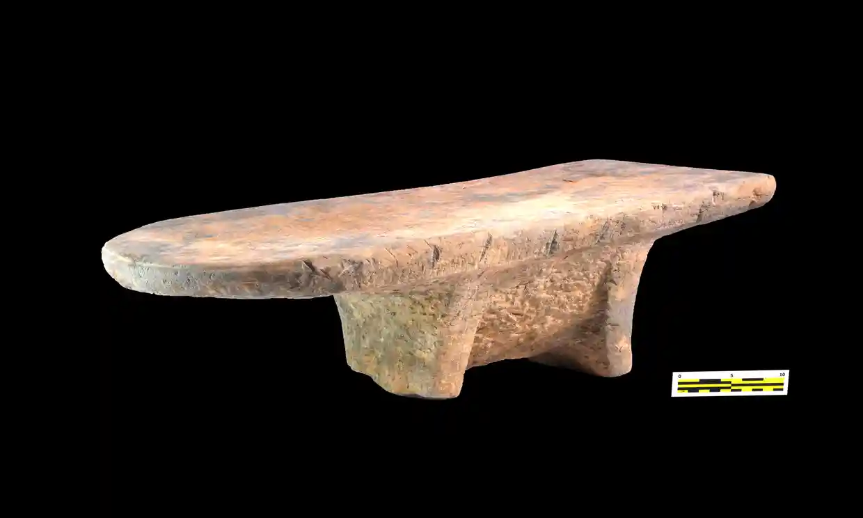 Phiến đá mài này, được khai quật từ địa điểm khảo cổ Óc Eo, vẫn còn dấu vết của các gia vị cà ri 2.000 năm tuổi. Phiến đá mài này, được khai quật từ địa điểm khảo cổ Óc Eo, vẫn còn dấu vết của các gia vị cà ri 2.000 năm tuổi.