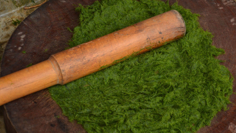 Quẹ được cán mịn để tiếp tục chế biến