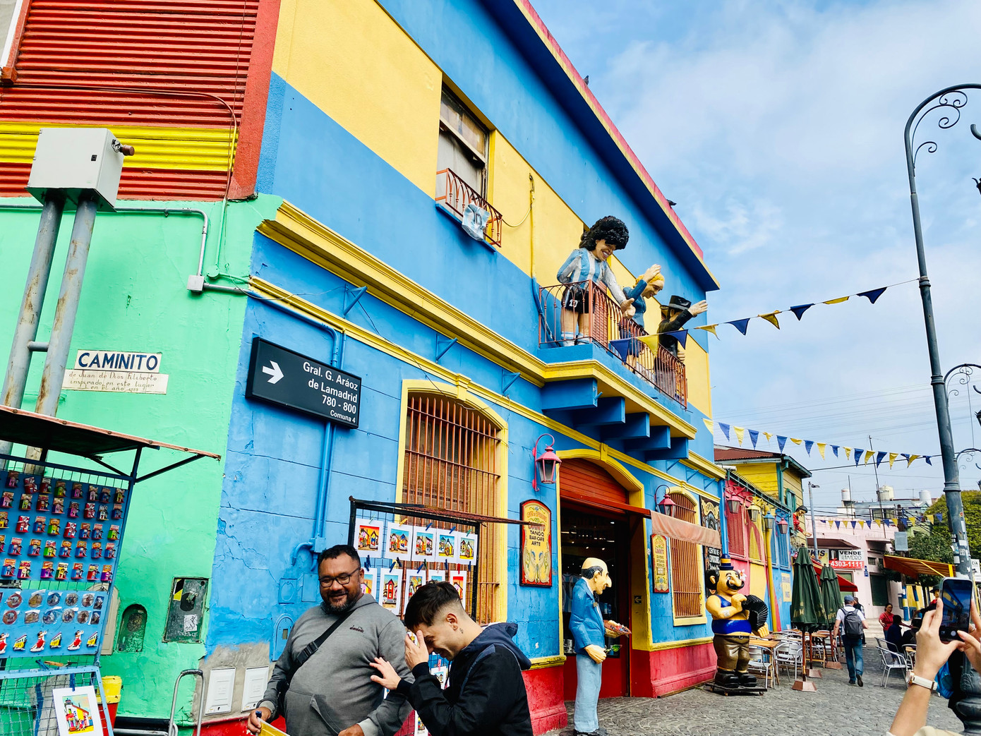 Những ngôi nhà sơn sặc sỡ ở La Boca