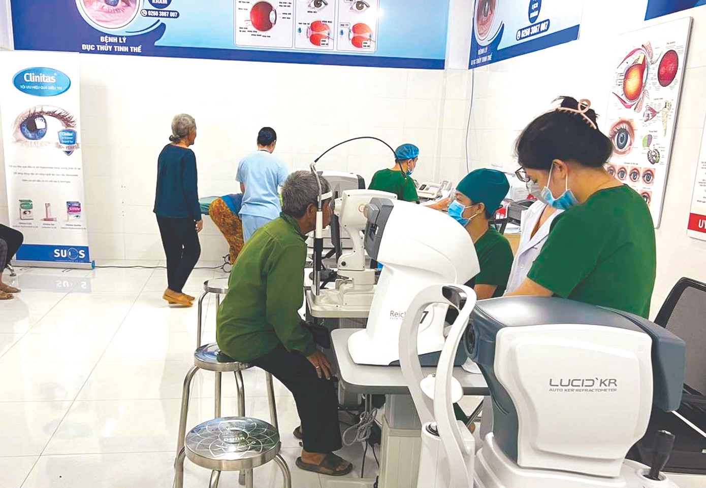 Người dân ở Kon Tum tới Bệnh viện Mắt Kon Tum khám, chữa bệnh Người dân ở Kon Tum tới Bệnh viện Mắt Kon Tum khám, chữa bệnh