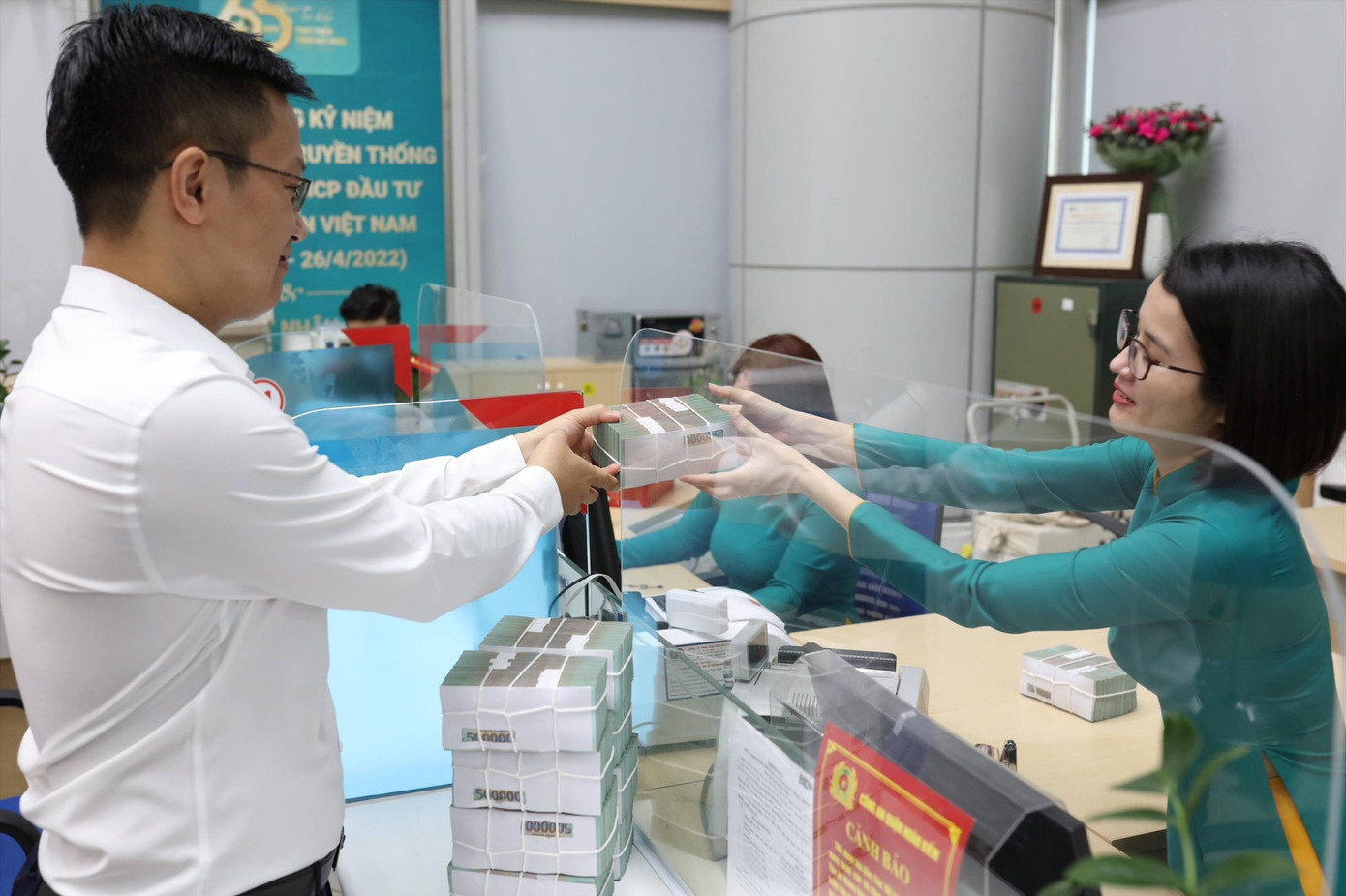 Ngân hàng tung nhiều gói vay ưu đãi Ảnh: Như Ý Ngân hàng tung nhiều gói vay ưu đãi Ảnh: Như Ý