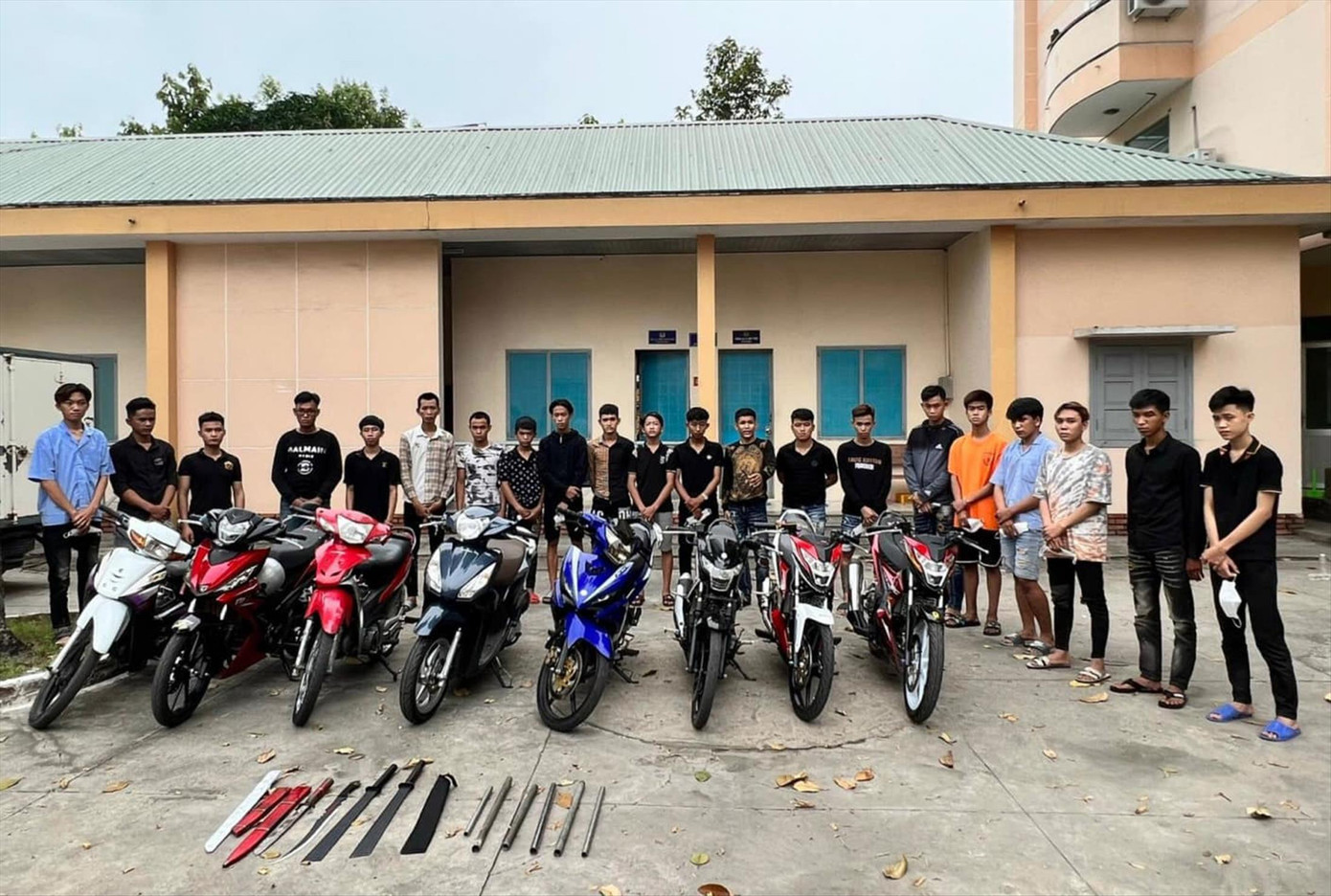 Nhóm người hỗn chiến (do mâu thuẫn trên mạng của hai cô gái cuối năm 2021) bị bắt