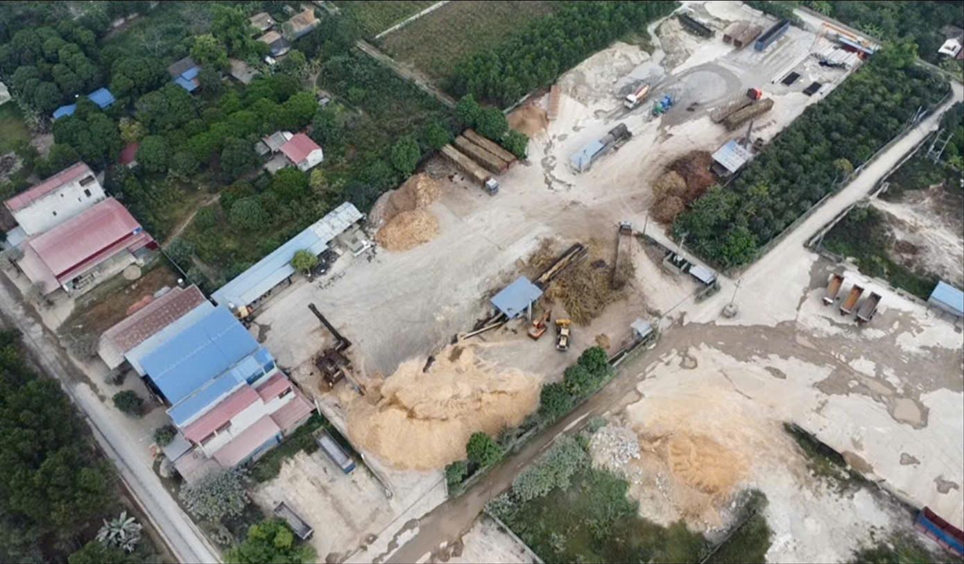 Bãi gỗ không phép quy mô lớn ngang nhiên hoạt động tại phường Bắc Sơn, thành phố Phổ Yên. Bãi gỗ không phép quy mô lớn ngang nhiên hoạt động tại phường Bắc Sơn, thành phố Phổ Yên.