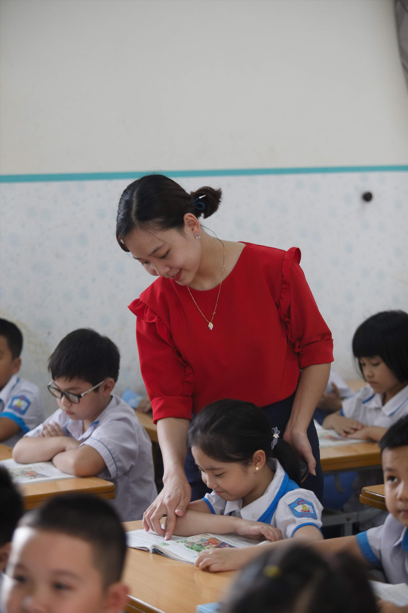 Thầy cô giáo là người dẫn dắt học trò khám phá tri thức mới Ảnh: Diệp An Thầy cô giáo là người dẫn dắt học trò khám phá tri thức mới Ảnh: Diệp An