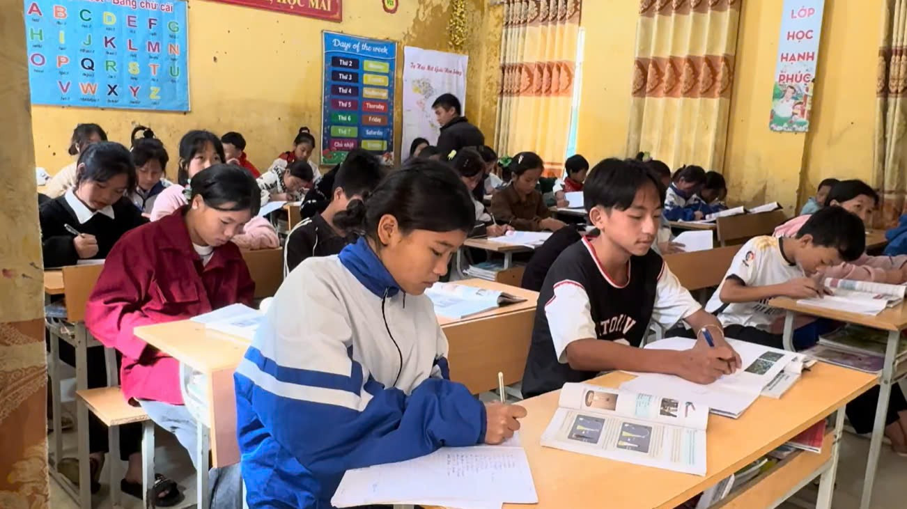 Dù khát khao được tiếp tục đến trường, nhưng gánh nặng làm mẹ buộc nhiều nữ sinh phải gác lại ước mơ. (Ảnh minh họa, không phải nhân vật trong bài)