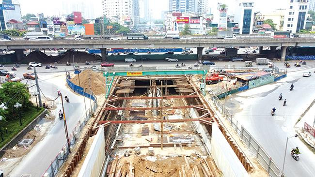 Hiện dự án đã đục thông và thi công xong cơ bản 3 đốt hầm kín chui qua đường Vành đai , gồm các đốt hầm này gồm HK2, HK3, HK4. Theo tiến độ, hầm chui Lê Văn Lương sẽ thông xe vào đúng dịp Hà Nội kỷ niệm 68 năm, Ngày Giải phóng Thủ đô (10/10/2022)