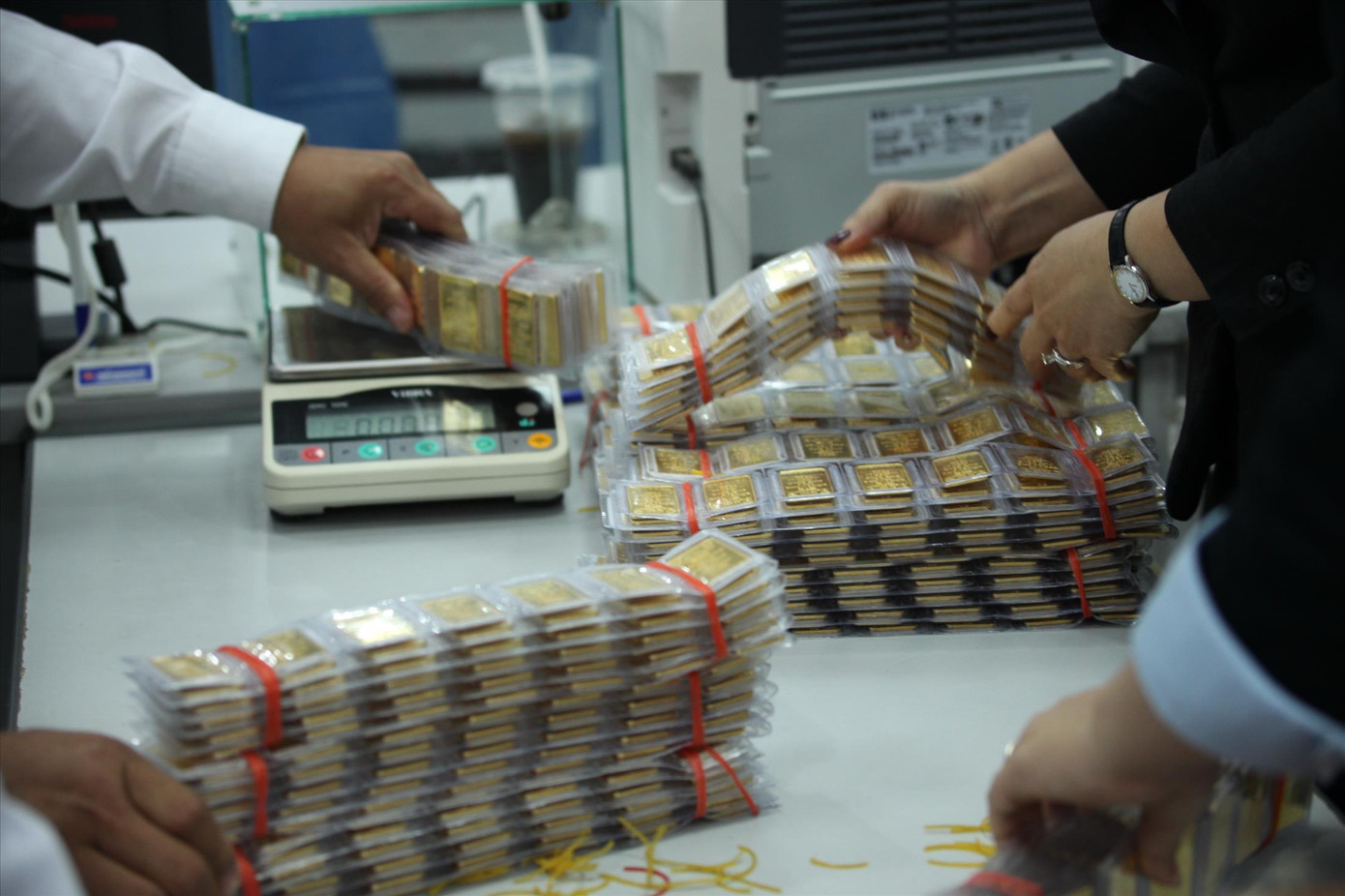 Giá vàng SJC giảm mạnh về mốc 74 triệu đồng/lượng sau động thái của NHNN Ảnh: Như Ý