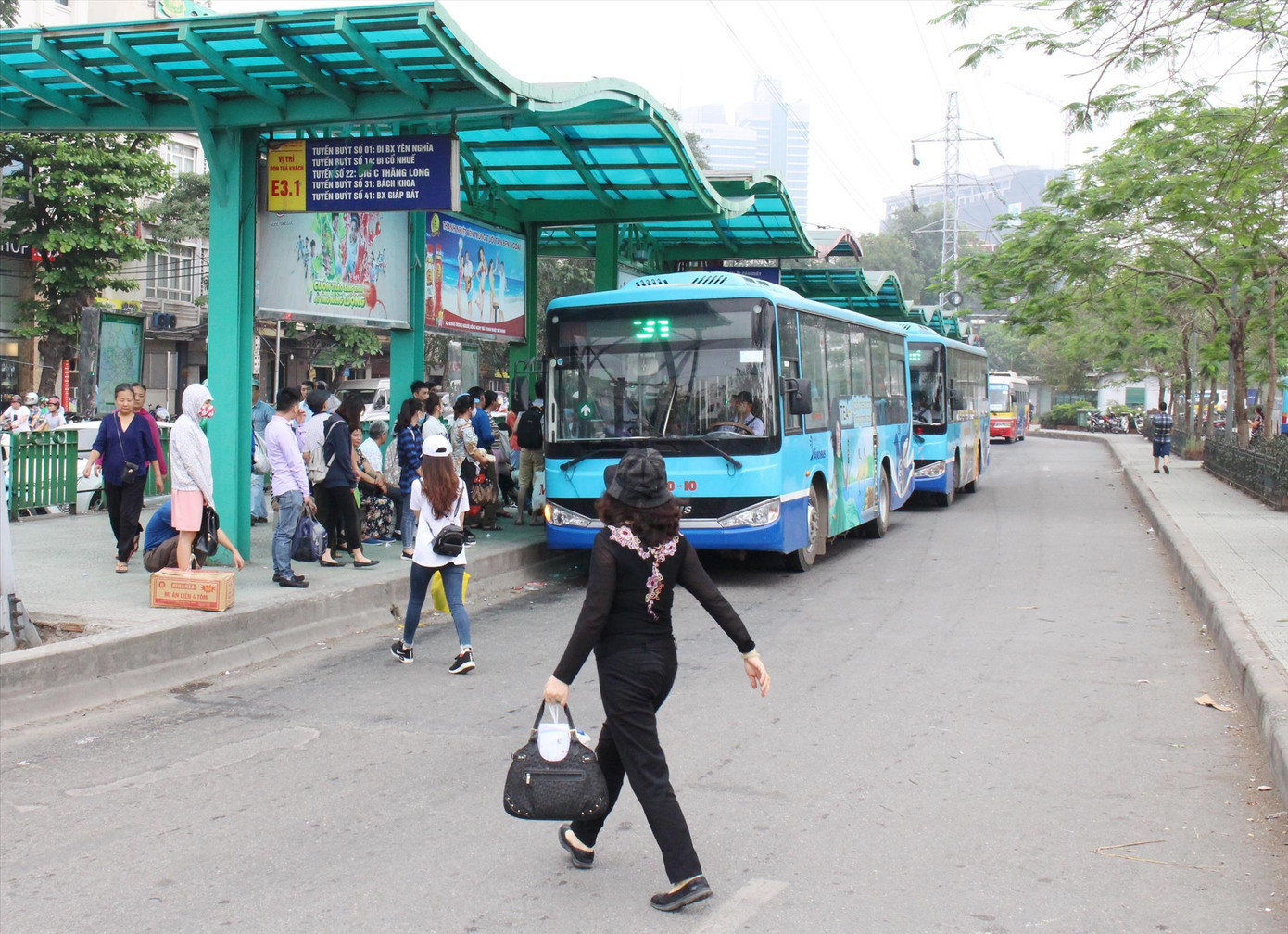 Sau nhiều tháng hoạt động giãn cách, đến nay xe buýt Hà Nội hoạt động 100% công suất Sau nhiều tháng hoạt động giãn cách, đến nay xe buýt Hà Nội hoạt động 100% công suất