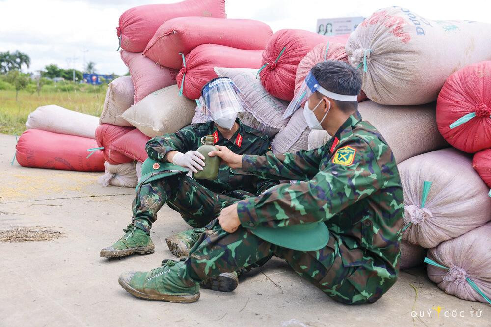 Gặt lúa giúp dân Gặt lúa giúp dân