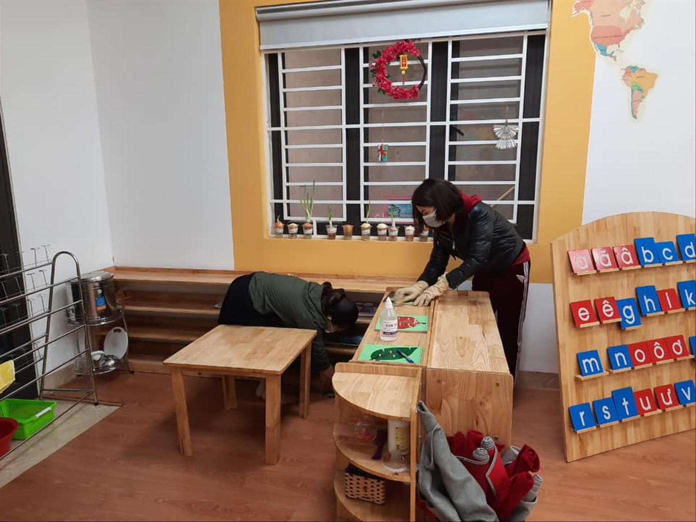 Trường mầm non tư thục dọn dẹp, chuẩn bị đón trẻ Trường mầm non tư thục dọn dẹp, chuẩn bị đón trẻ