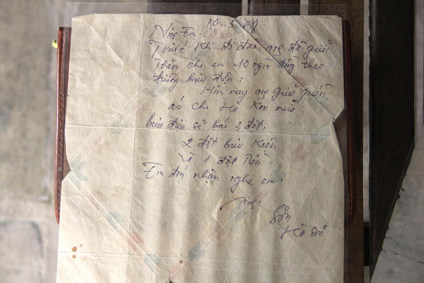 Lá thư thứ 2 liệt sĩ Phan Huy Sơn viết vội về nhà vào ngày 10/3/1988, trước khi hy sinh Lá thư thứ 2 liệt sĩ Phan Huy Sơn viết vội về nhà vào ngày 10/3/1988, trước khi hy sinh