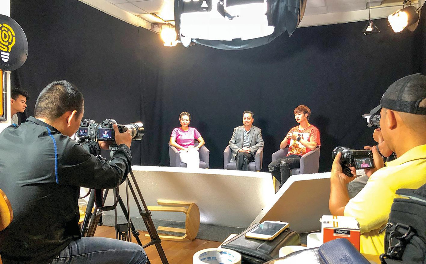 NSND Hoàng Dũng tham gia quay video khóa học