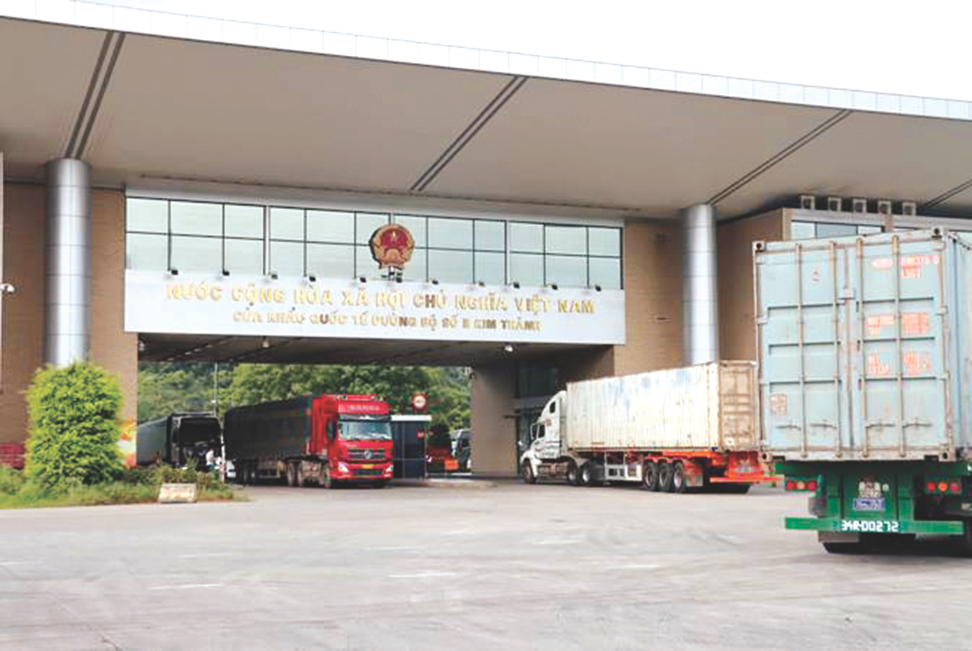 Hoạt động xuất nhập khẩu hàng hóa tại Cửa khẩu quốc tế đường bộ số II Kim Thành - Lào Cai