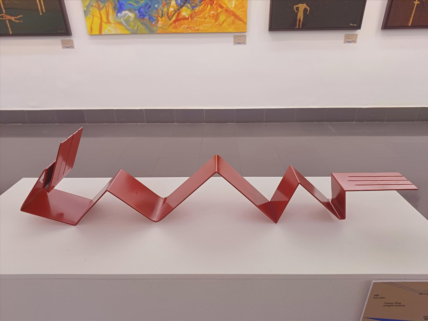 Tượng rồng bằng sắt của Lê Thiết Cương. Ảnh: N.M.Hà Tượng rồng bằng sắt của Lê Thiết Cương. Ảnh: N.M.Hà