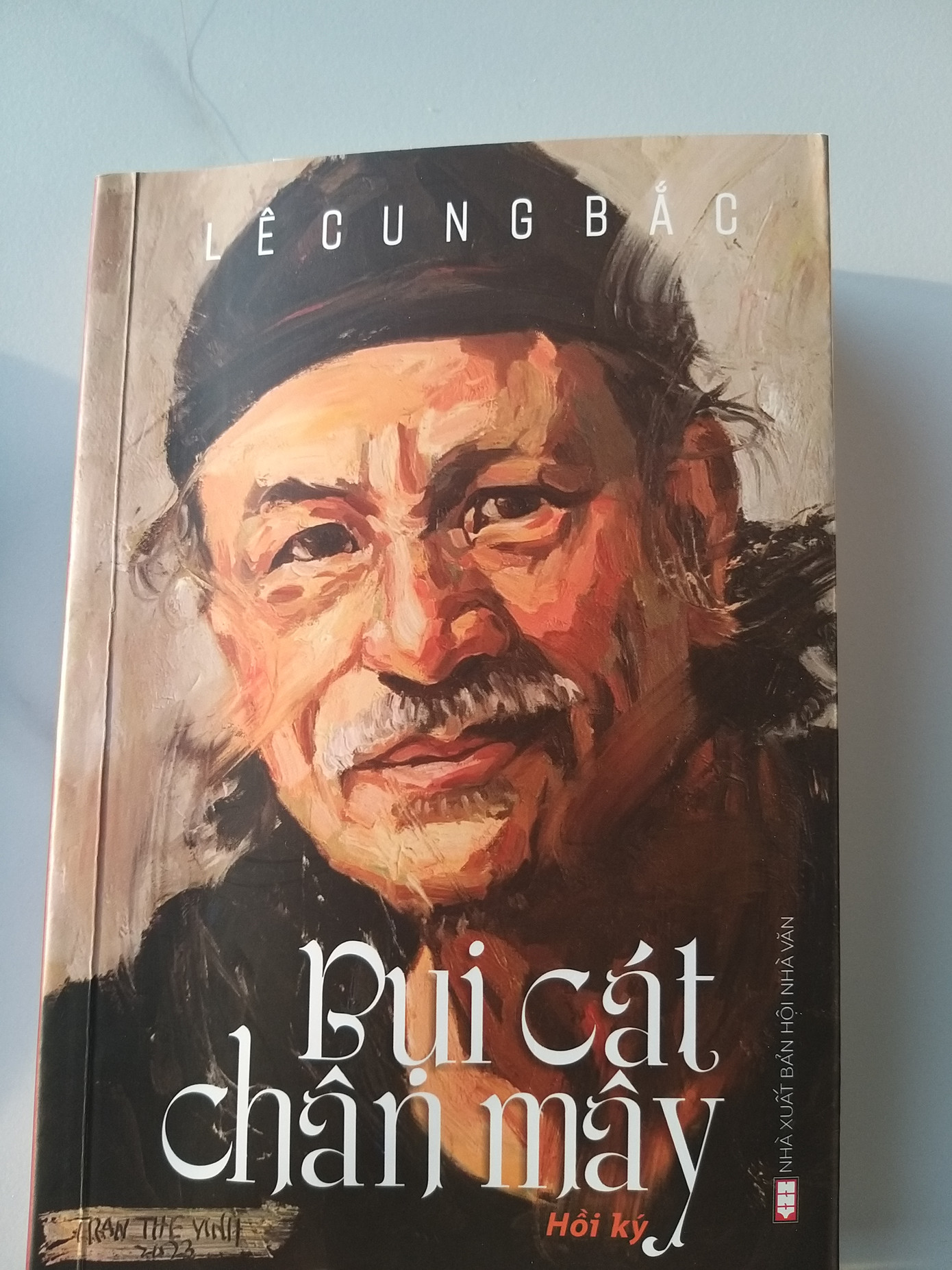 Sách “Bụi cát chân mây”