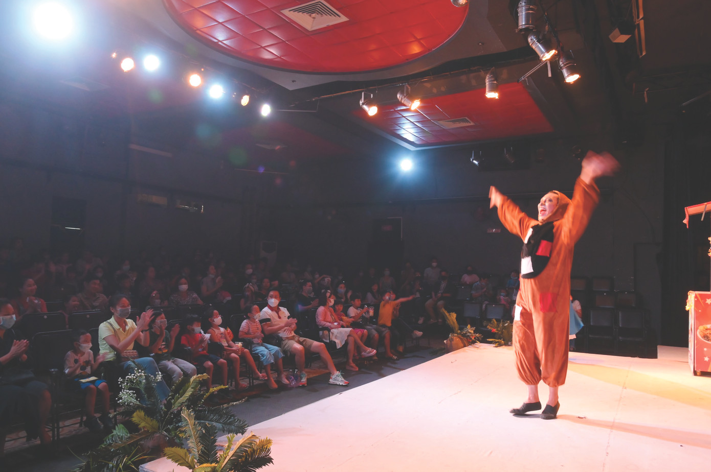 Mô hình các sân khấu kịch thành công không chỉ mang lại doanh thu lớn mà còn đóng góp tích cực vào việc phát triển du lịch, quảng bá văn hóa và thúc đẩy kinh tế địa phương Mô hình các sân khấu kịch thành công không chỉ mang lại doanh thu lớn mà còn đóng góp tích cực vào việc phát triển du lịch, quảng bá văn hóa và thúc đẩy kinh tế địa phương