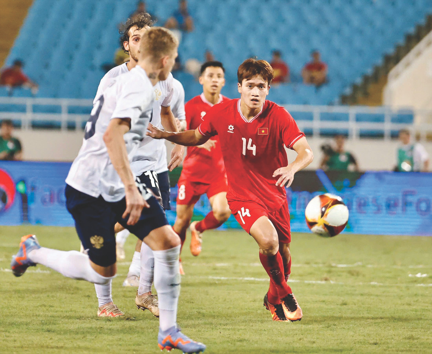 Vốn không có phong độ cao trong hơn 1 năm trở lại đây, liệu Hoàng Đức sẽ tốt hơn khi xuống đá hạng Nhất? Ảnh: Như Ý Vốn không có phong độ cao trong hơn 1 năm trở lại đây, liệu Hoàng Đức sẽ tốt hơn khi xuống đá hạng Nhất? Ảnh: Như Ý