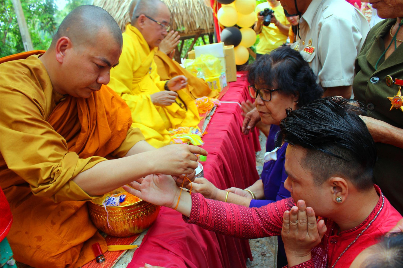 Lễ buộc chỉ cổ tay