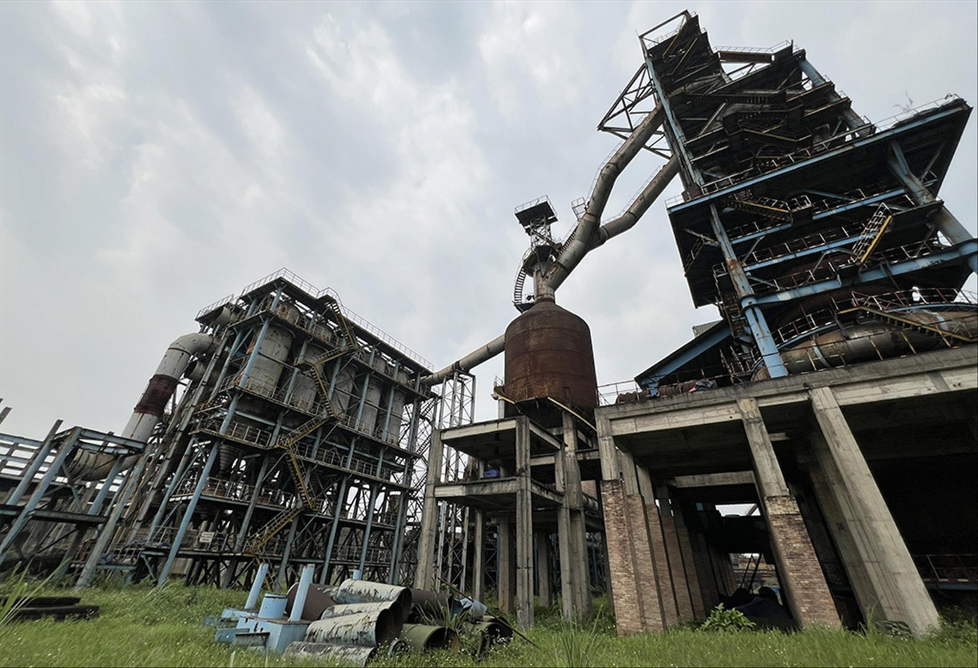 Nhiều trang thiết bị của dự án TISCO 2 bị hoen gỉ sau nhiều năm. Ảnh: Nguyễn Bằng