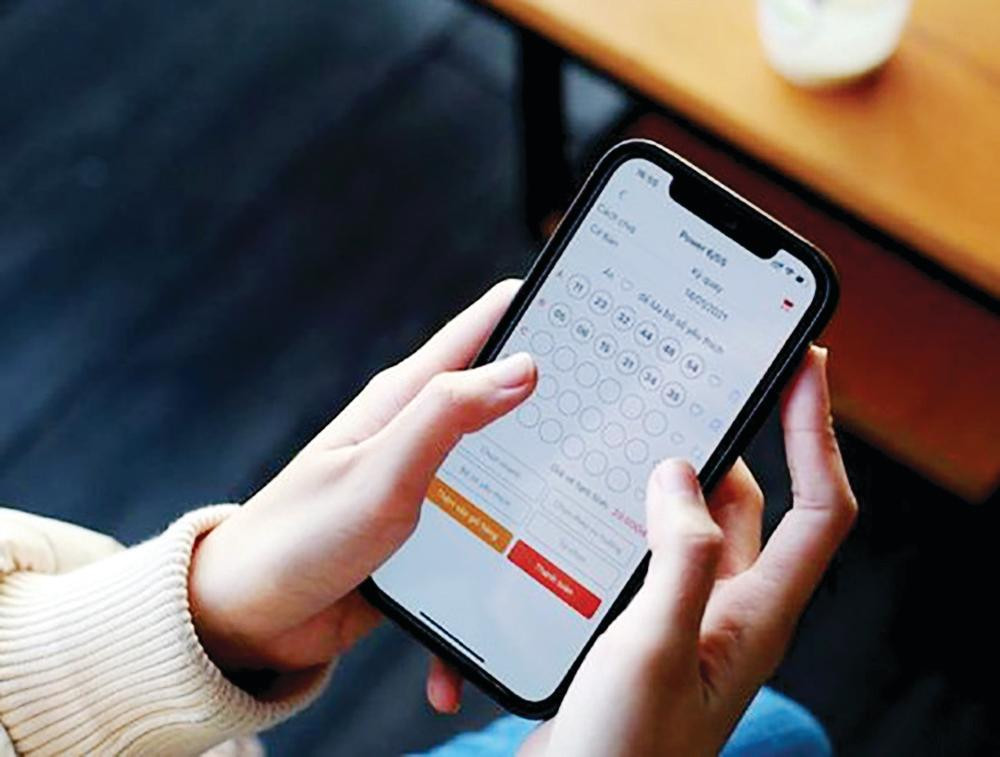 Chỉ với chiếc điện thoại và vài thao tác đơn giản, người chơi có thể sở hữu với những cơ hội trúng Jackpot hàng chục tỷ đồng Chỉ với chiếc điện thoại và vài thao tác đơn giản, người chơi có thể sở hữu với những cơ hội trúng Jackpot hàng chục tỷ đồng