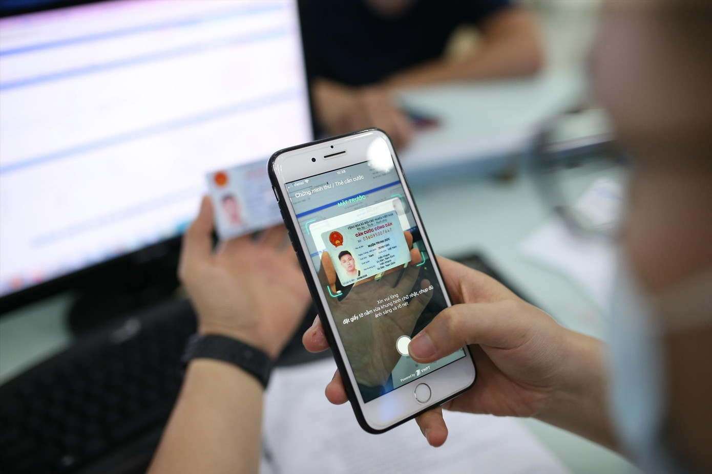 Khoảng hơn 3,5 triệu thuê bao di động chưa chuẩn hóa thông tin. Ảnh: Như Ý