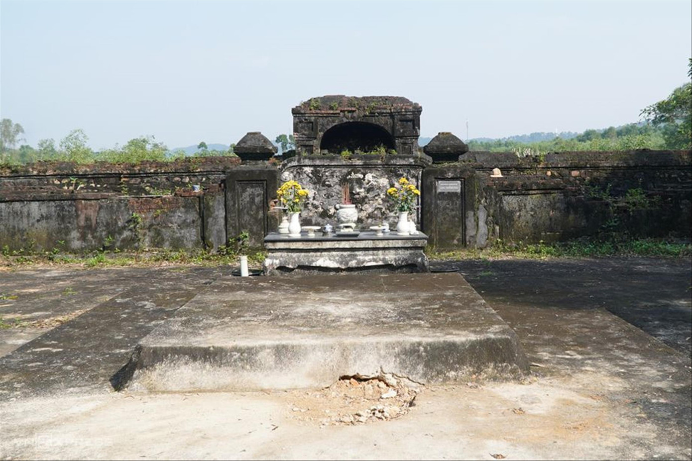 Hiện trường Lăng chúa Nguyễn Phúc Khoát bị đào bới