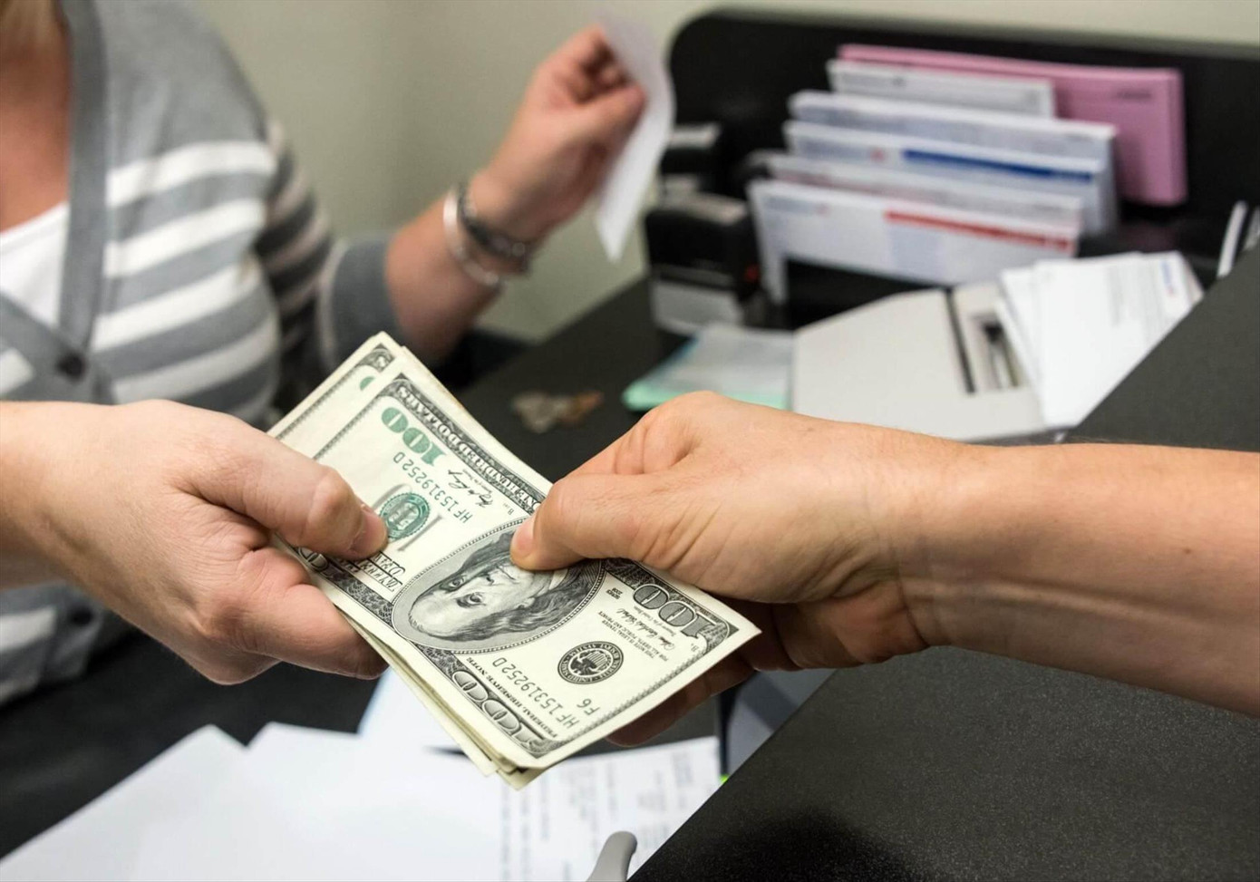 Lượng kiều hối về Việt Nam không ngừng tăng Lượng kiều hối về Việt Nam không ngừng tăng