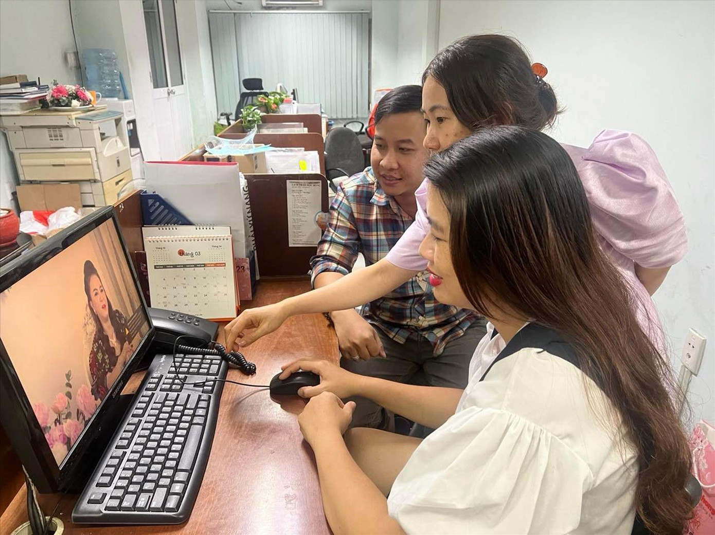 Quyền lực ảo trên mạng xã hội đẩy nhiều người vào vòng lao lý. Quyền lực ảo trên mạng xã hội đẩy nhiều người vào vòng lao lý.