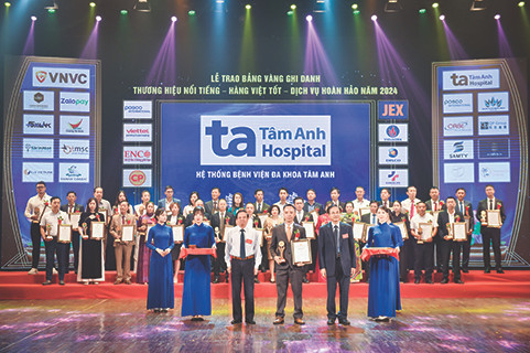 Đại diện Hệ thống BVĐK Tâm Anh nhận giải “Top 10 nhãn hiệu nổi tiếng Việt Nam năm 2024”