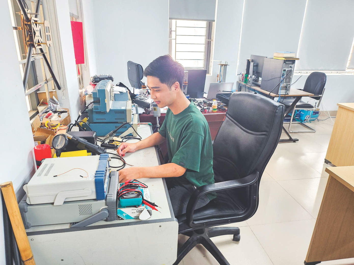 Nguyễn Văn Đức tại phòng Lab của trườngẢnh: Nhân vật cung cấp