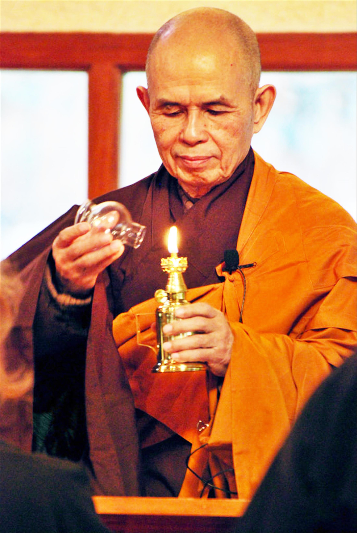 Thiền sư Thích Nhất Hạnh thắp lên ngọn lửa yêu thương trên toàn thế giới Ảnh: Tư liệu