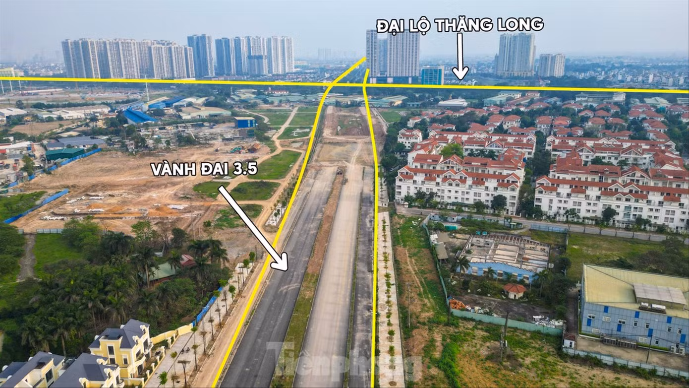 Đường Vành đai 3,5 giao với đại lộ Thăng Long đang thi công dở dang. Ảnh: Đức Nguyễn
