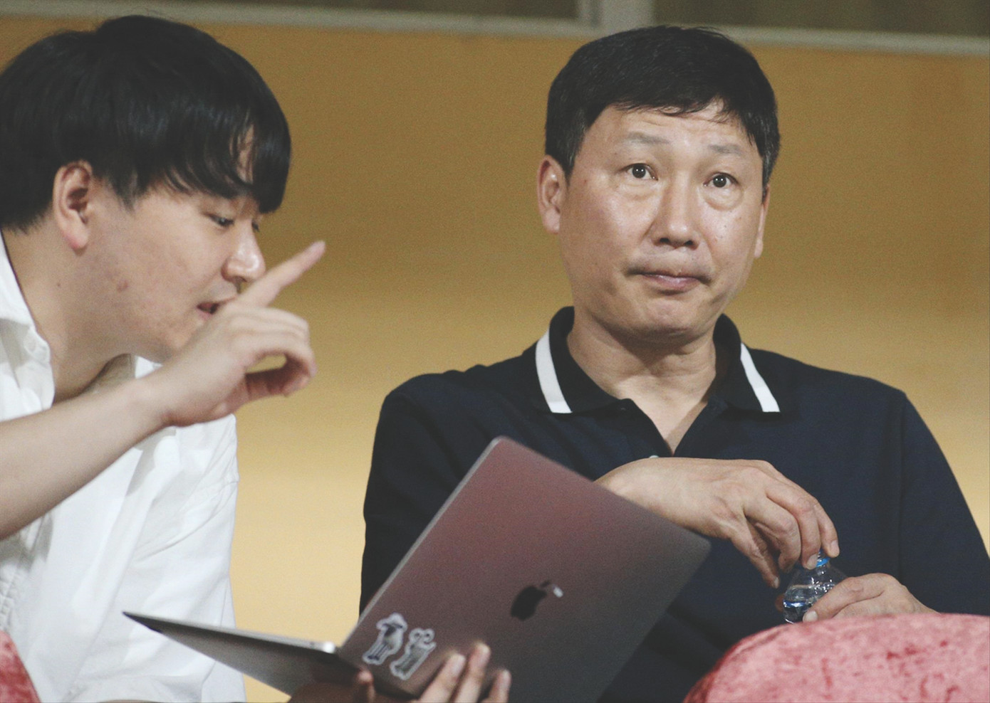 HLV Kim Sang-sik không dễ để đưa đội tuyển Việt Nam vượt qua giai đoạn khó khăn hiện nay. Ảnh: Anh Đoàn HLV Kim Sang-sik không dễ để đưa đội tuyển Việt Nam vượt qua giai đoạn khó khăn hiện nay. Ảnh: Anh Đoàn