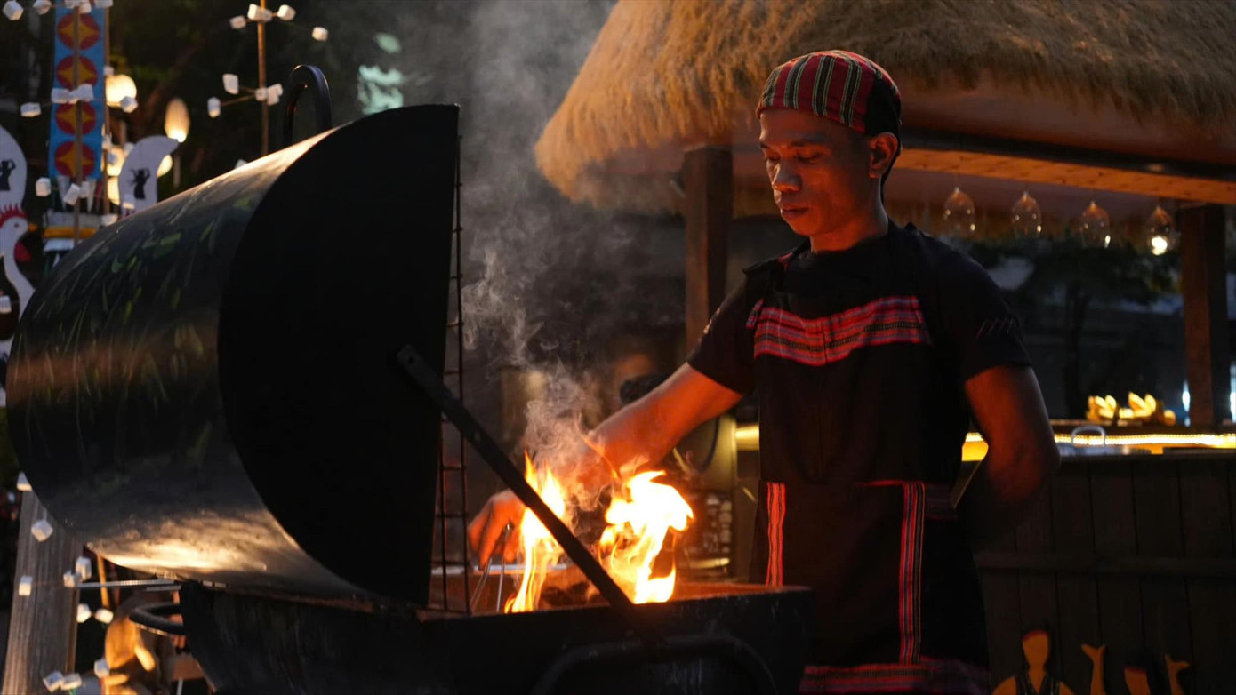 Những đầu bếp Cơ Tu làm nên những món ăn bản địa phục vụ du khách Những đầu bếp Cơ Tu làm nên những món ăn bản địa phục vụ du khách