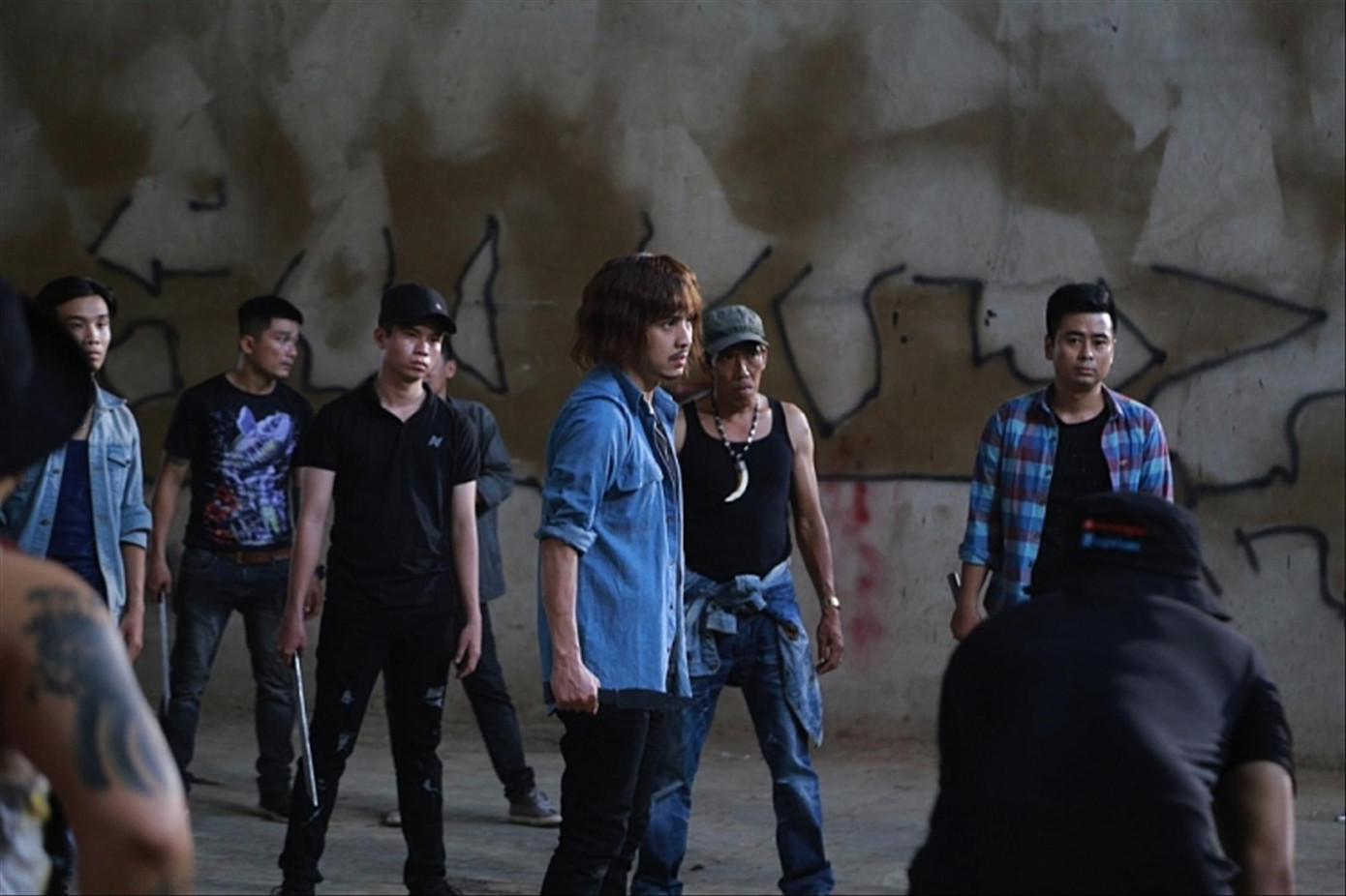 Chuyện xoay quanh giới giang hồ là đề tài quen thuộc của phim chiếu mạng Việt Nam. Chuyện xoay quanh giới giang hồ là đề tài quen thuộc của phim chiếu mạng Việt Nam.