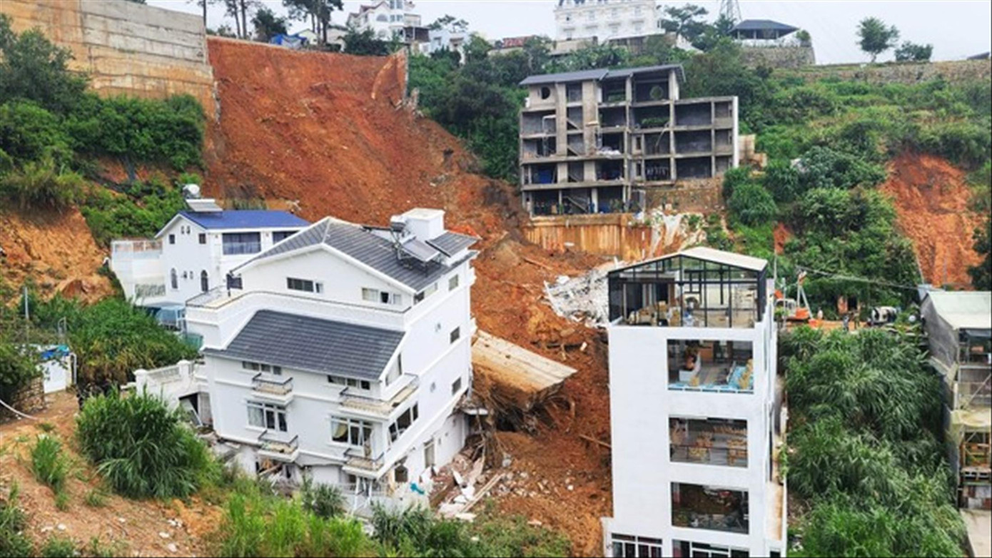 Sạt lở kinh hoàng tại Đà Lạt làm 2 người tử vong và nhiều người bị thương Ảnh: Kim Anh