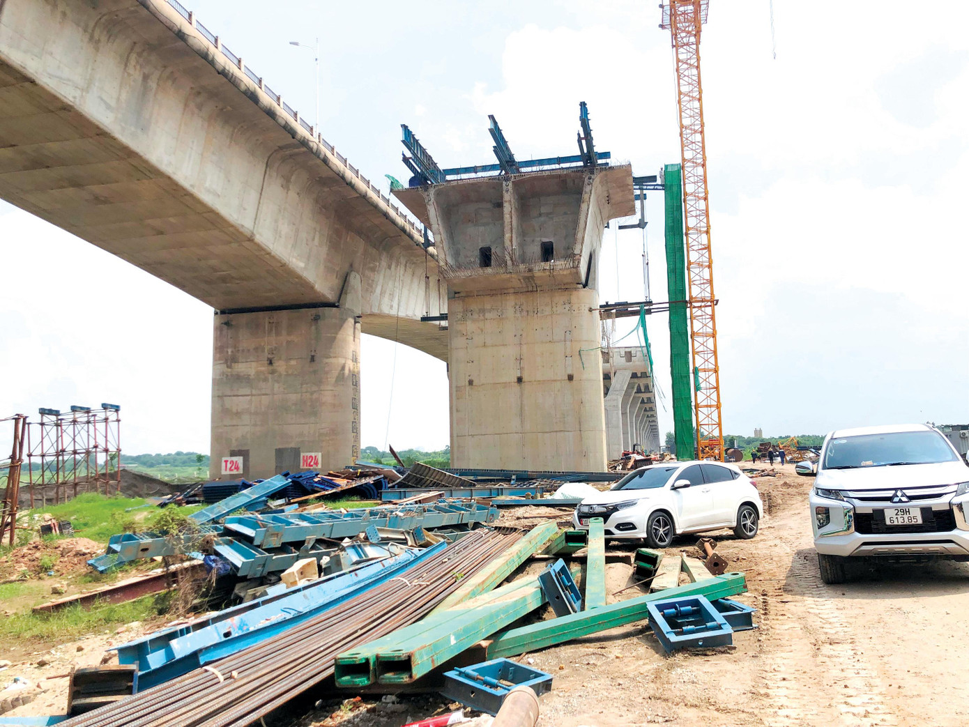 Cầu Vĩnh Tuy 2 là dự án cuối cùng để thành phố Hà Nội hoàn thành “khép kín” đường Vành đai 2 sau hơn 20 năm xây dựng. Hoàn thành dự án giúp Hà Nội “xóa” nút thắt cổ chai ùn tắc khổng lồ khi đường Vành đai 2 cả hai bên đều rộng 8 làn xe nhưng cầu Vĩnh Tuy chỉ có 4 làn xe
