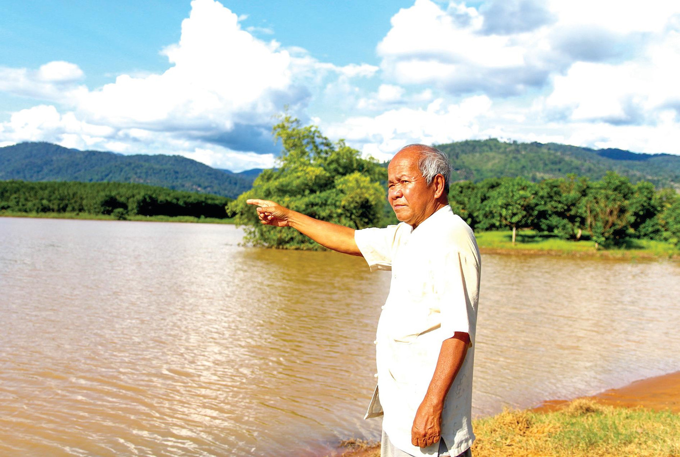 Ông Rơ Lan Kai bên bờ sông Pô Kô nhớ lại thủa bé