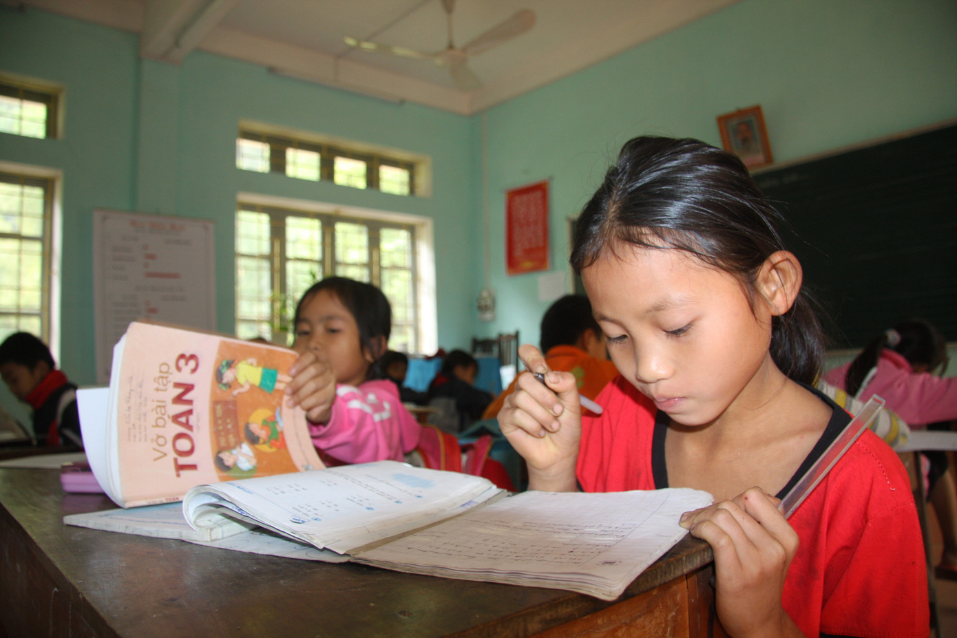 Tổ chức học 2 buổi/ngày nhưng giảm áp lực học, không thu phí. Ảnh: Hồng Vĩnh Tổ chức học 2 buổi/ngày nhưng giảm áp lực học, không thu phí. Ảnh: Hồng Vĩnh