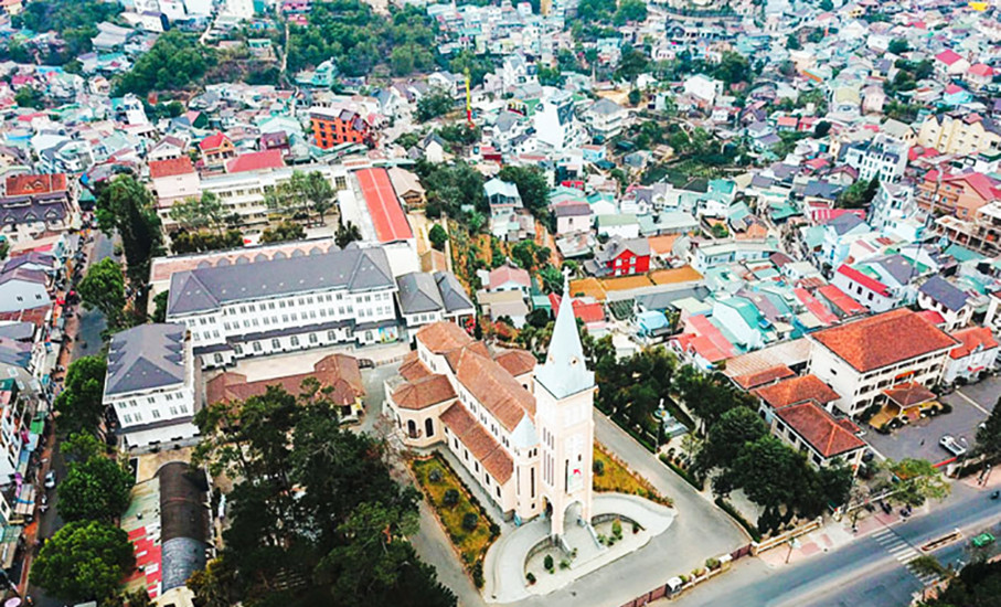 Nhà cửa san sát ở khu trung tâm TP Đà Lạt