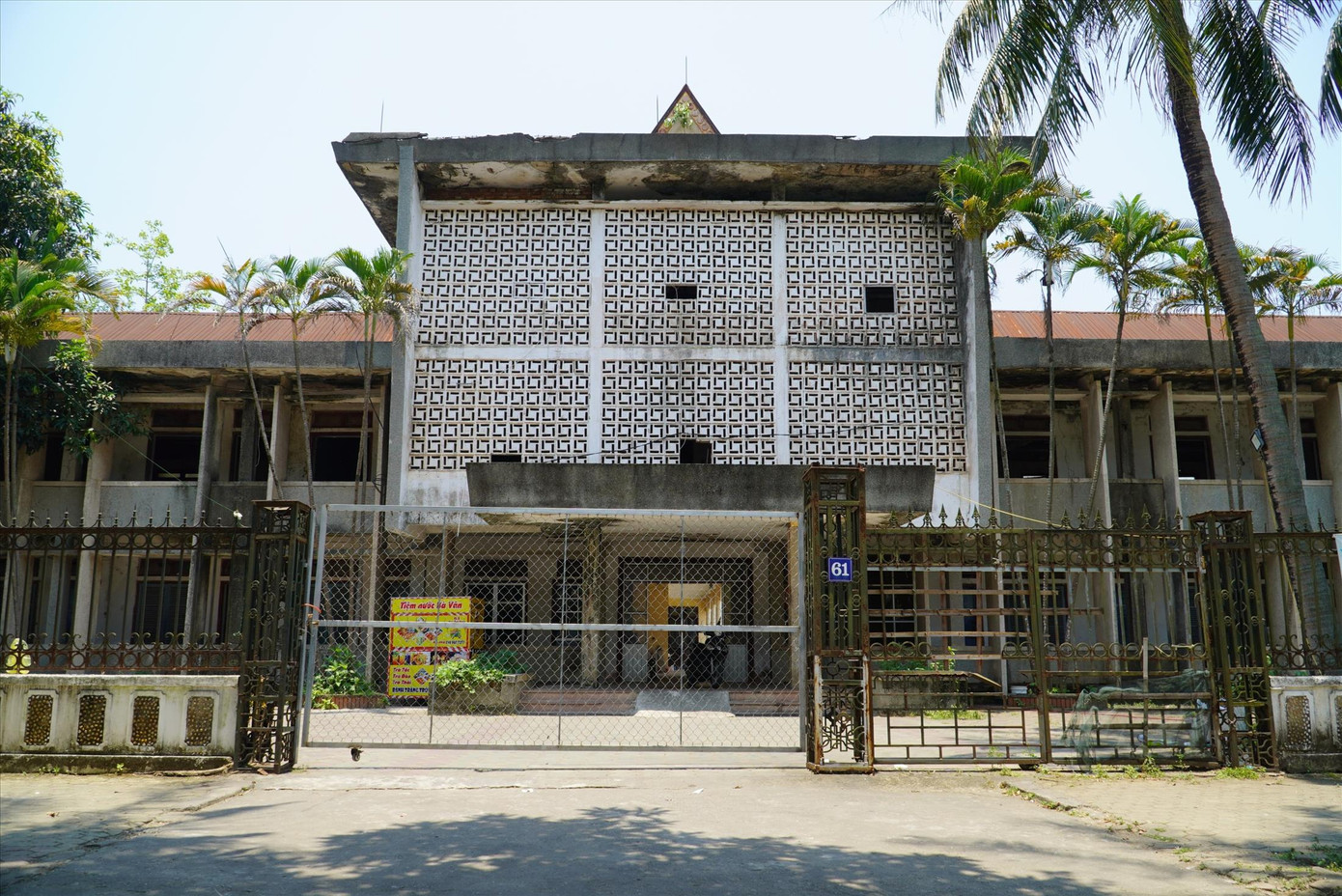 Sở NN&amp;PTNT Hà Tĩnh chuyển về trụ sở mới nên toàn bộ cơ sở vật chất cũ bỏ hoang nhiều năm nay