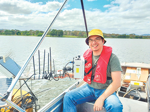 Chàng trai Hà Tĩnh trong chuyến đi thực địa tại hồ Hume ở Victoria Chàng trai Hà Tĩnh trong chuyến đi thực địa tại hồ Hume ở Victoria