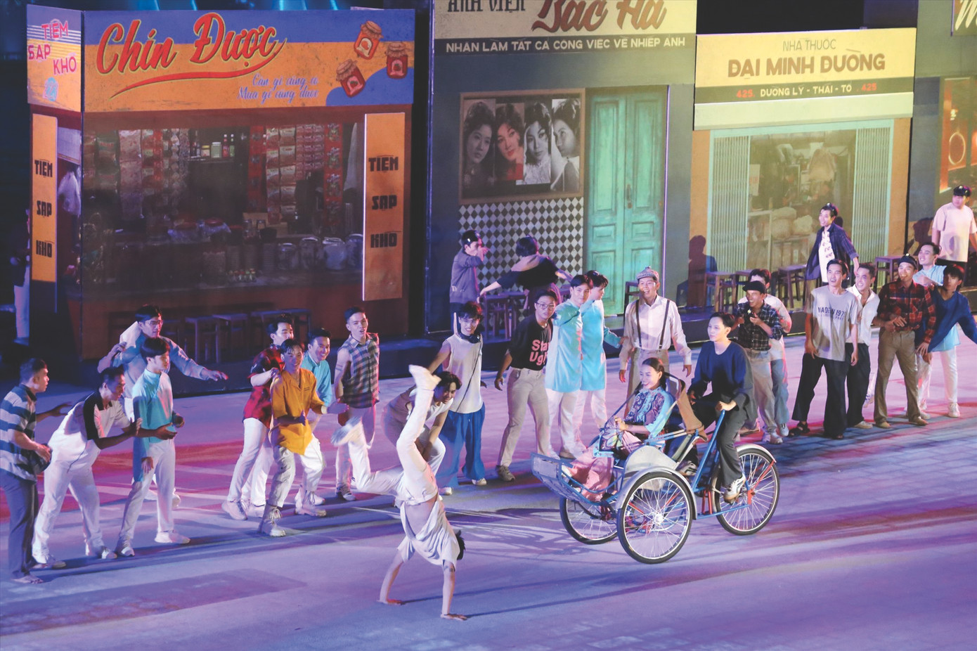 Tái hiện cảnh sinh hoạt ngày xưa tại Lễ hội Sông nước Tái hiện cảnh sinh hoạt ngày xưa tại Lễ hội Sông nước