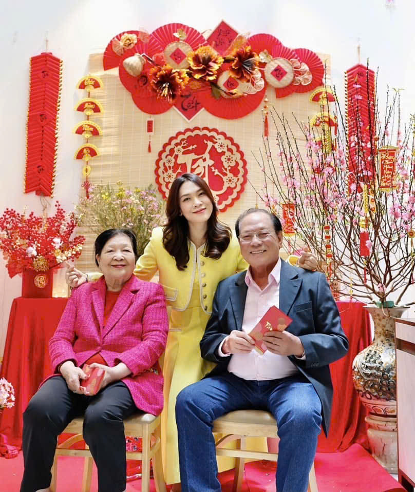 Mỹ Tâm vẫn giữ tục lì xì cho người già, con trẻ